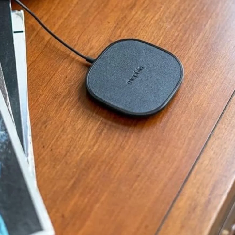 mophie 15W Universal Wireless Charge Pad, Qi-Compatible Charger NEW 0122